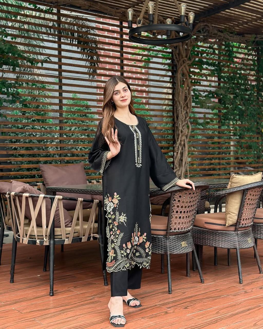 LIA LAWN EMB CUTWORK